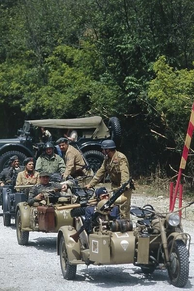 Meeting of military vehicles, BMW R75, 1942