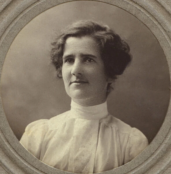 Edwardian woman, head and shoulders portrait
