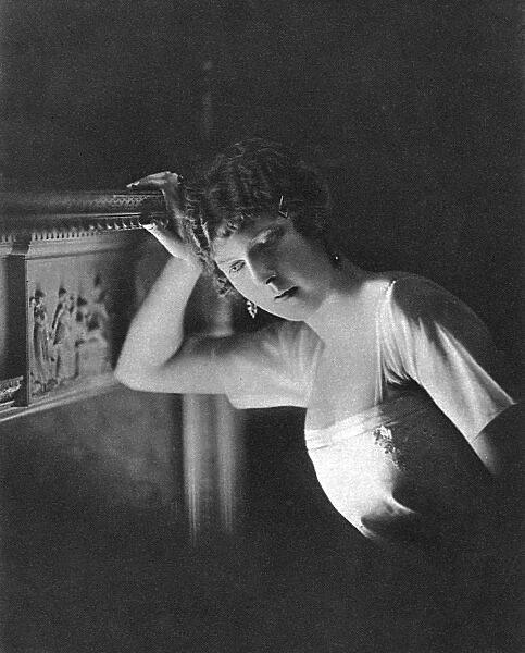 Nancy Cunard, 1915