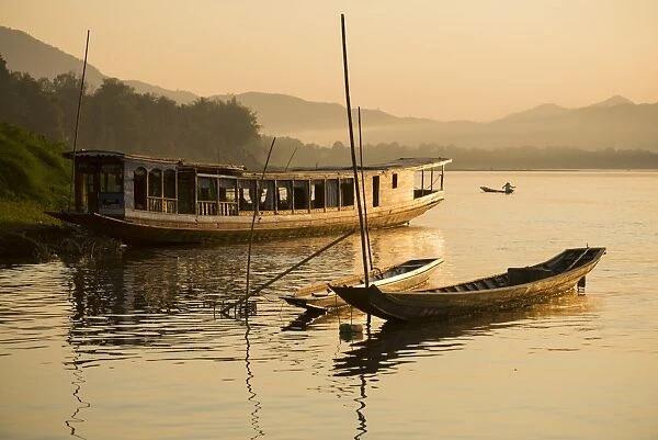 Boats on Mekong River, Luang Prabang, Laos, Indochina, Southeast Asia, Asia