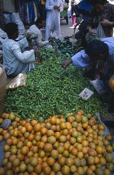 20001744. EGYPT Upper Egypt Luxor Fruit and vegetable market with vendors