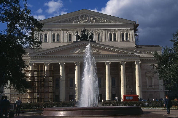 20088156. RUSSIA Moscow Bolshoi Ballet Theatre exterior with water fountain