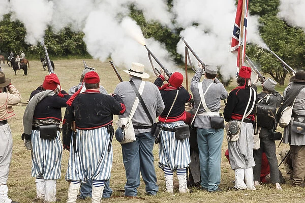USA, Oregon, Brooks, Willamette Mission State Park, Confederate infantry fires to
