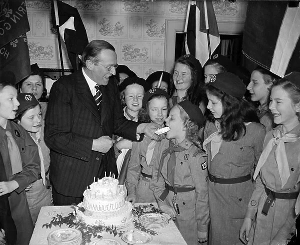 PHILIP KERR AND GIRL SCOUTS. British ambassador to the United States, Philip Henry Kerr