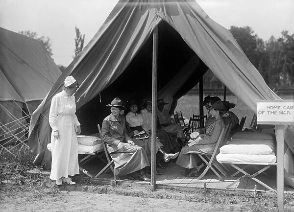 Red Cross instructors in caring for the sick at the American Womens National Service School, 1916