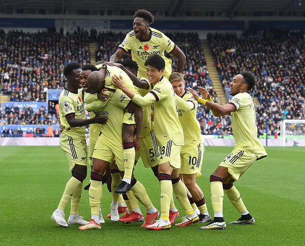Arsenal Celebrate Gabriel's Goal Against Leicester City in the 2021-22 Premier League