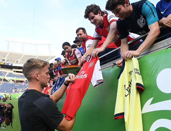 Arsenal's Rob Holding Greets Fans Before Arsenal vs. Chelsea - Florida Cup 2022-23