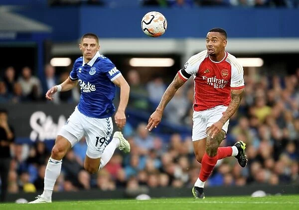 Gabriel Jesus vs Vitaliy Mykolenko: Intense Battle at Goodison Park - Everton vs Arsenal, Premier League 2023-24
