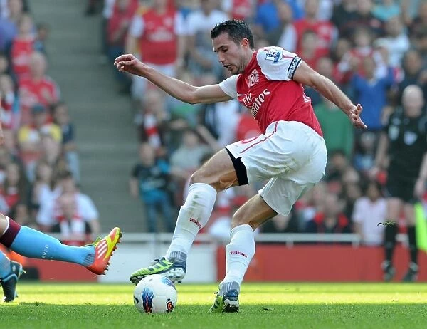 Robin van Persie's Game-Winning Goal: Arsenal 3-0 Aston Villa, Barclays Premier League, Emirates Stadium (2012)
