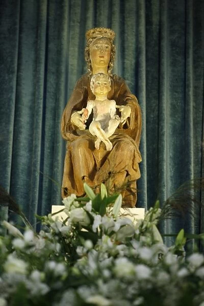 17th century wooden statue of Virgin and child in Clatery-Saint-Andrate basilica