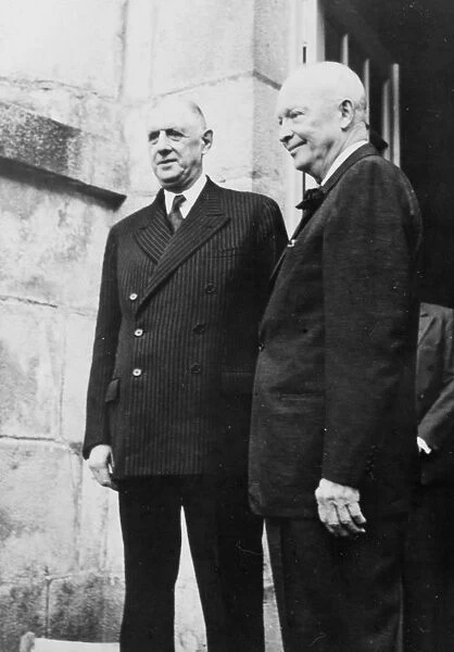 1945: US Chief of the Army Dwight Eisenhower with Charles de Gaulle (1890-1970)