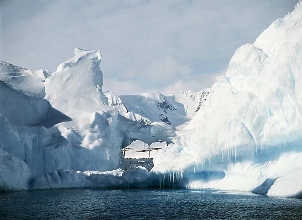 Antarctica, Antarctic Peninsula, Paradise Bay, iceberg