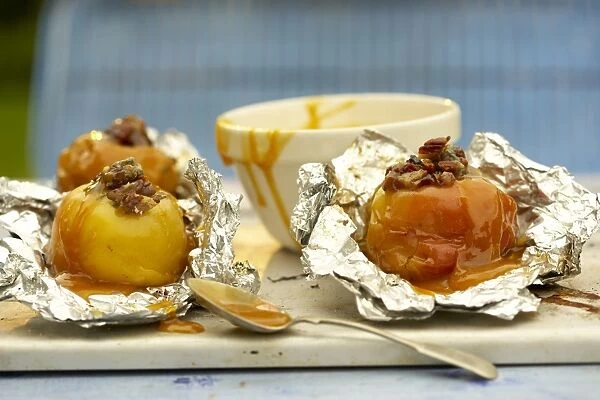 Ash-roasted baked apples in caramel sauce