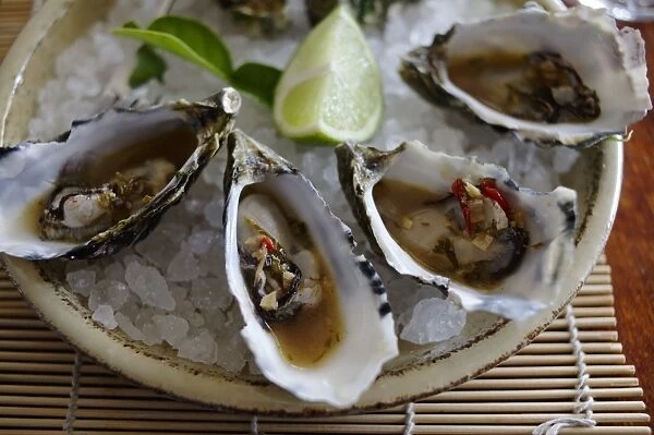 Australia, Coffin Bay, Oysters with lime slice