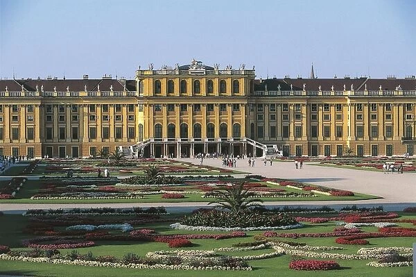 Austria, Vienna, Schonbrunn Palace (Schloss Schonbrunn) designed by architects: JB Fischer von Erlach, Nikolaus Pacassi