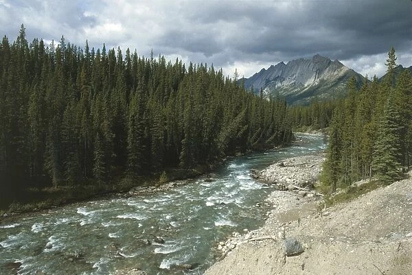 Canada, Rocky Mountains (UNESCO World Heritage List, 1984). Maligne River