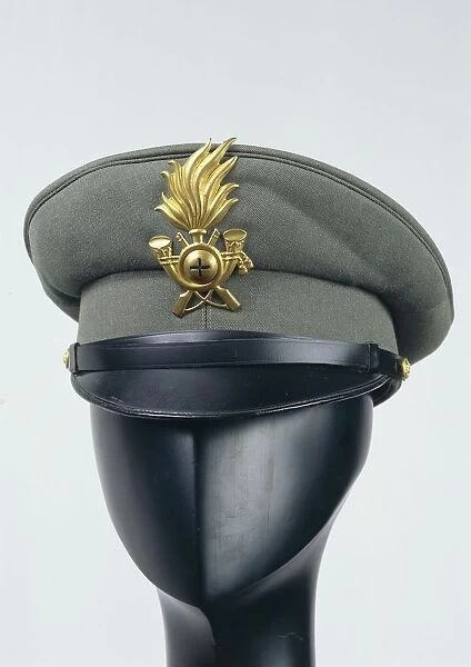 Cap of Italian military police officer, 1934-1938