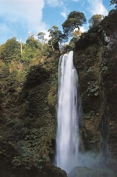 Chile, Curarrehue, Salto del Laja Waterfall