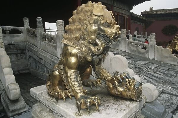 China, Beijing, Forbidden City, Gu Gong, Gilded bronze lion sculpture at Gate of Celestial Purity, Quianquing
