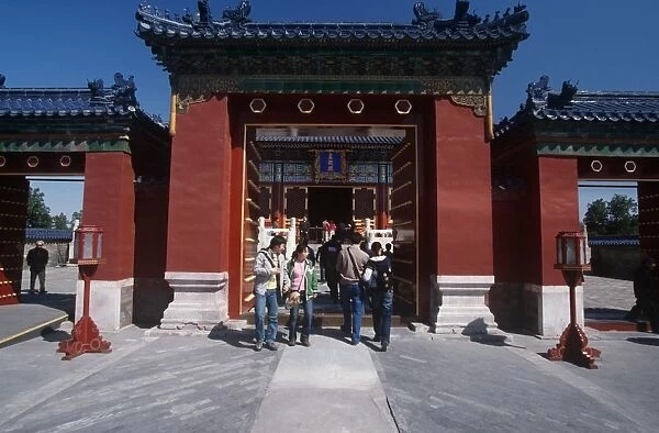 China, Beijing, Tourists at Imperial Sacrificial Altar Temple of Heaven