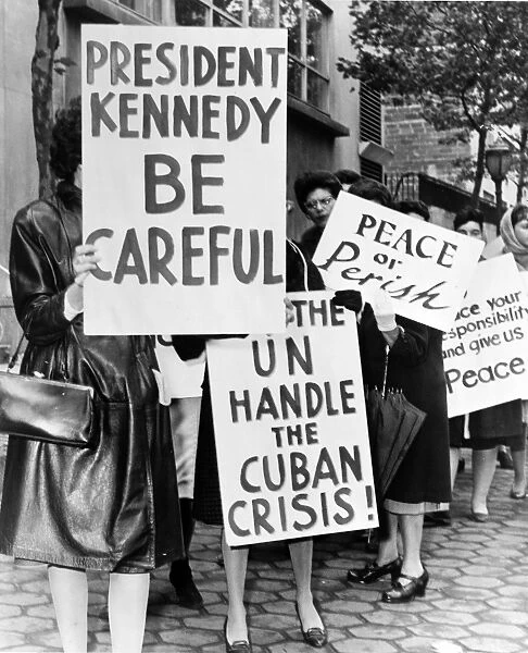 Description Women Strike for Peace 47 Street New York, near the UN Building Date 1962