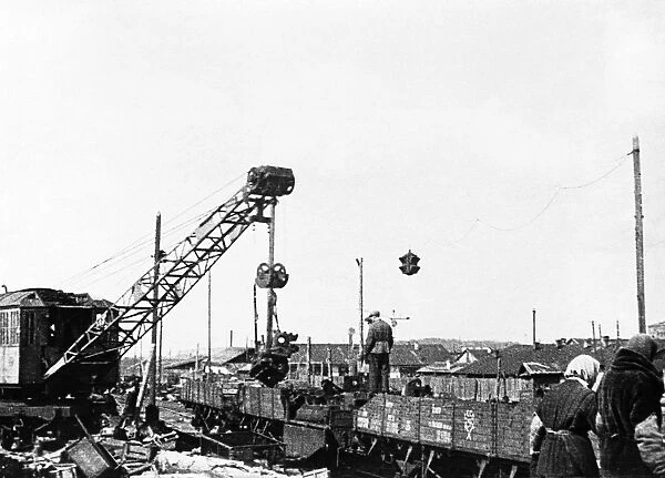 Dismantled factory machinery being loaded onto railroad cars for shipment to the urals, 1941