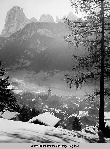 E 04599. italia, trentino alto adige, ortisei, panorama invernale, 1950