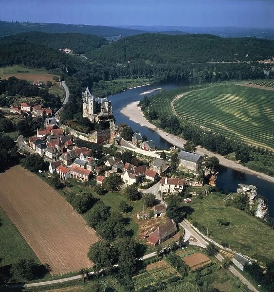 France, Aquitaine, Aerial view of Montfort castle