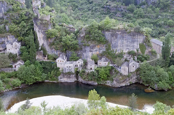 France, Gorges du Tarn, Castelbouc, village built below cliff at the edge of the Tarn river in Gorges du Tarn