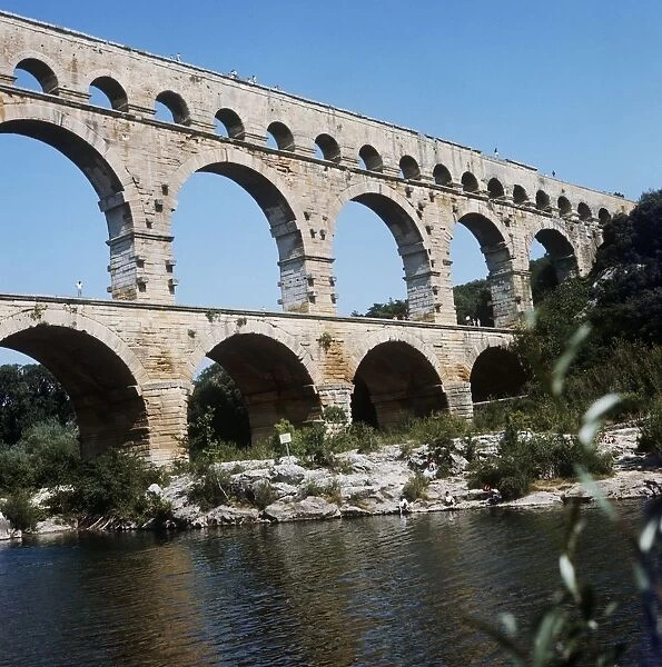 France, Languedoc-Roussillon, Roman Nimes aqueduct Pont du Gard