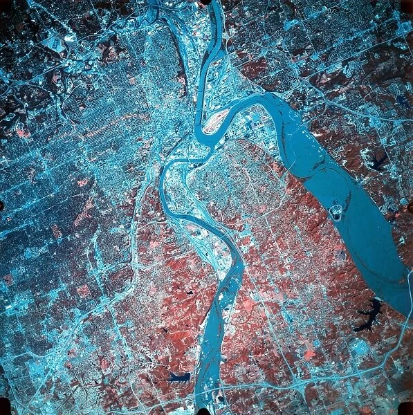 Infrared photograph of confluence of Missouri and Kansas rivers, 19 July 1993 during
