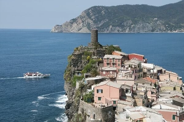ITALY, Liguria, Cinque Terre, Vernazza, the Doria Castle & village straddling the cliffs