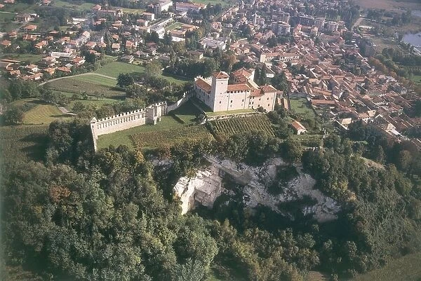 Italy, Lombardy, Lake Maggiore, Rocca di Angera fortress