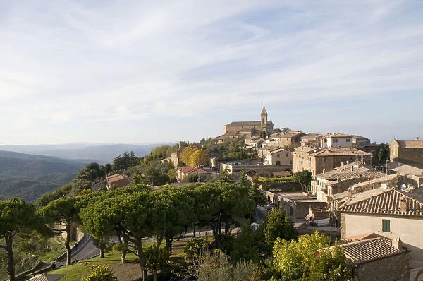 ITALY, Tuscany, Montalcino, the Rocca  /  fortezza, town view