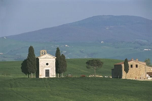 Italy, Tuscany, Orcia Valley Artistic, Nature and Cultural Park, surroundings of San Quirico d Orcia, Chapel ofs Maria di Vitaleta