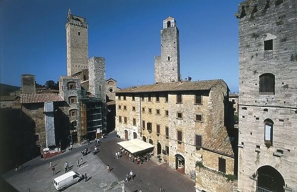 Italy, Tuscany Region, San Gimignano (Siena province), Piazza della Cisterna