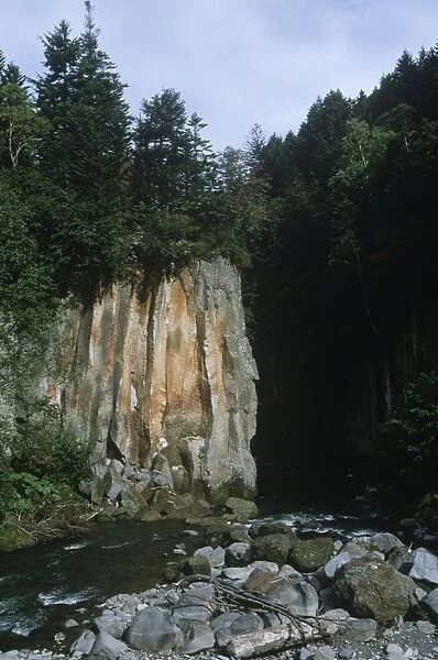 Japan, Hokkaido, Daisetsuzan National Park, Sounkyo Gorge, Obako rock at Ishikari river