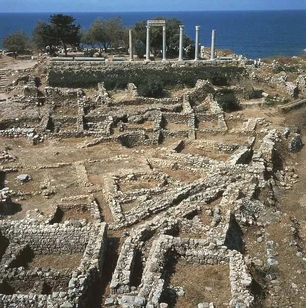 Lebanon, Mount Lebanon Governorate, Jbeil, ruins of a Phoenician temple and Roman colonnade