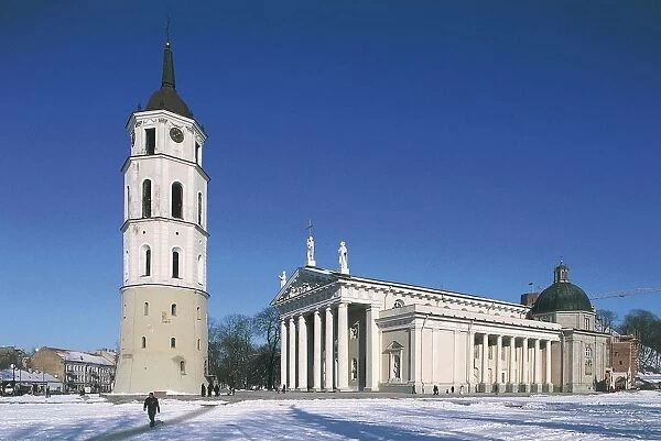 Lithuania, Vilnius, Old Town, cathedral (Arkikatedra) and bell tower