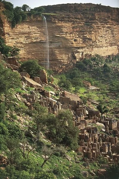 Mali, Cliff of Bandiagara (Land of Dogons), Banani village on hillside
