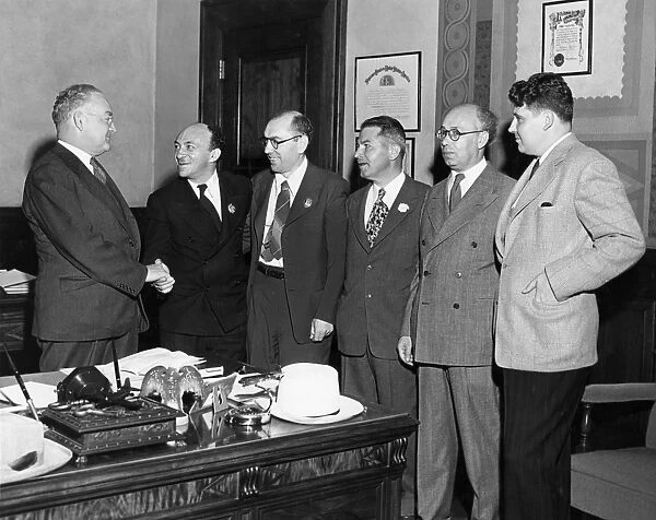 Mayor fletcher bowron of los angeles (left) meeting with professor solomon mikhoels and lt, colonel itzik feffer, officers of the jewish anti-fascist committee, during their fund-raising trip to the united states in 1943, next to them are (l to r) judge isaac pacht, head of the la reception committee, attorney chaim shapiro, and v, v, pastoyev, soviet consul of los angeles
