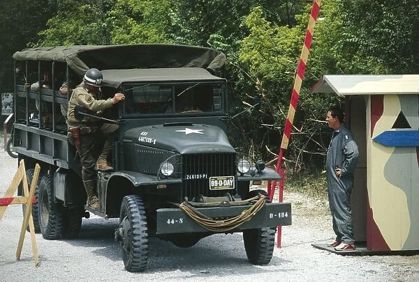 Meeting of military vehicles, Truck GMC, 1942