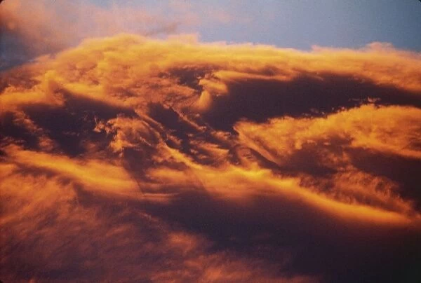 Meteorology: clouds at sunset