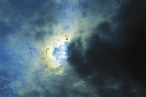 Meteorology: the sun among the clouds