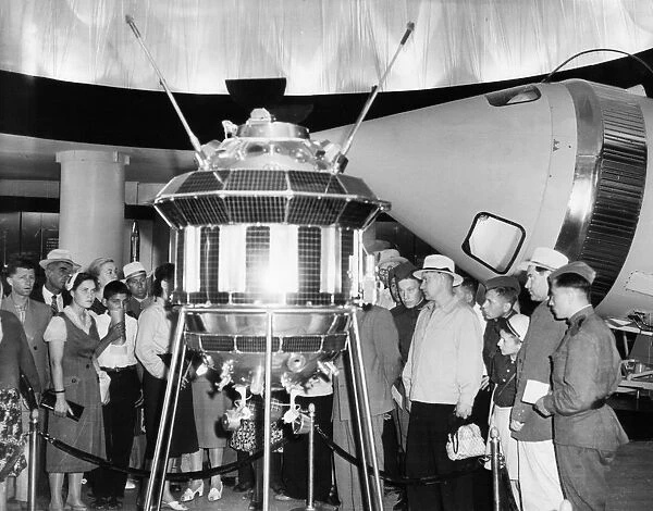 A model of the soviet lunar probe, luna 3 on display at the ussr economic achievements exhibition at the ussr academy of sciences in moscow, ussr, 1960