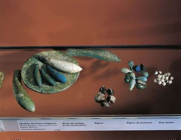 Models of fruits and pulses, from Heliopolis