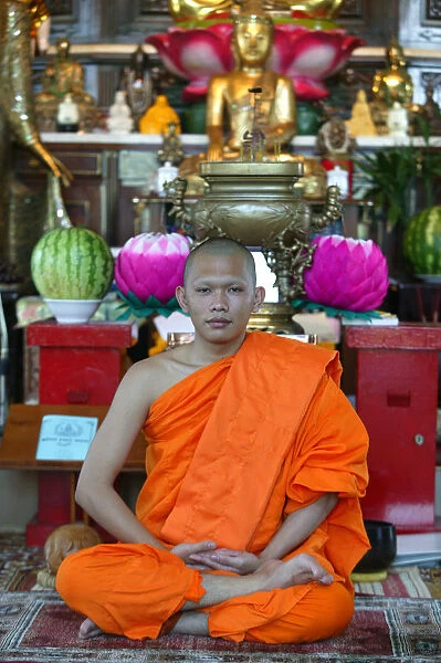 Monk. Tu An pagoda altar