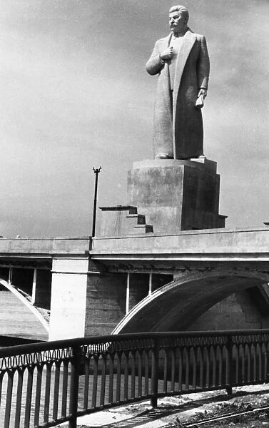 Monument to joseph stalin at the entrance to the nevinnomisk canal, 1950
