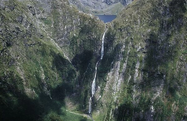 New Zealand, Southern Island, Southland Region, Fiordland National Park, Lake Quill and Sutherland Falls