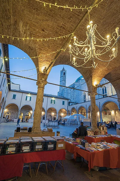 Piazza San Francesco square, Antiques Fair, Ascoli Piceno, Marche, Italy, Europe